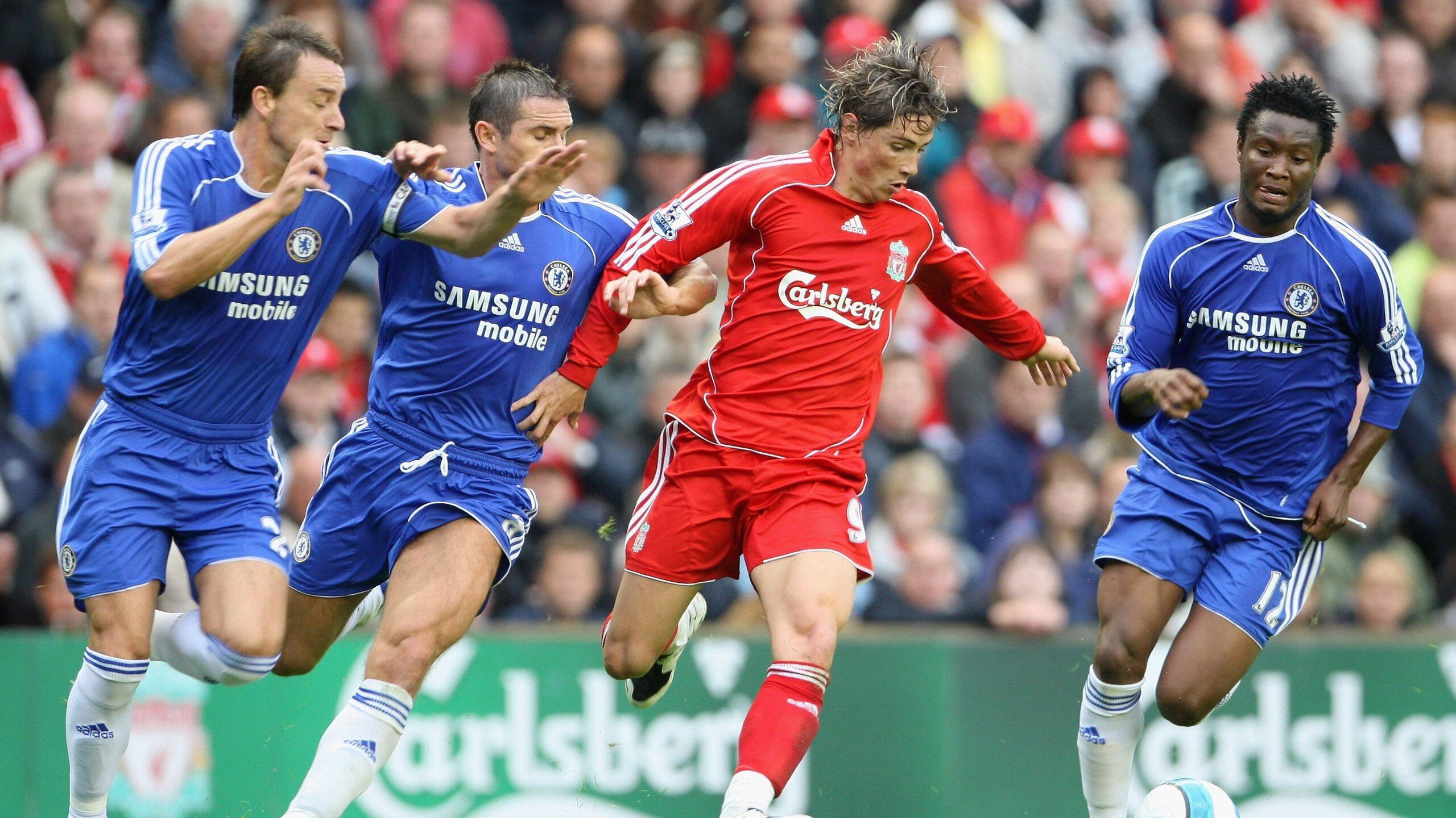 C罗晒合影纪念职业生涯第五百球，c罗连续8个赛季50球